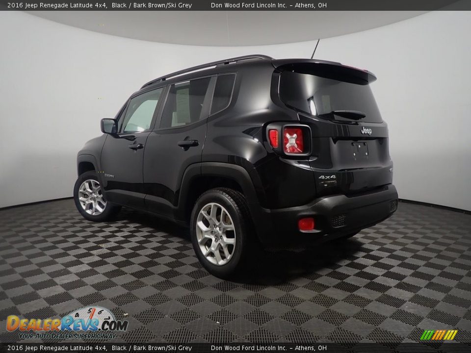 2016 Jeep Renegade Latitude 4x4 Black / Bark Brown/Ski Grey Photo #11