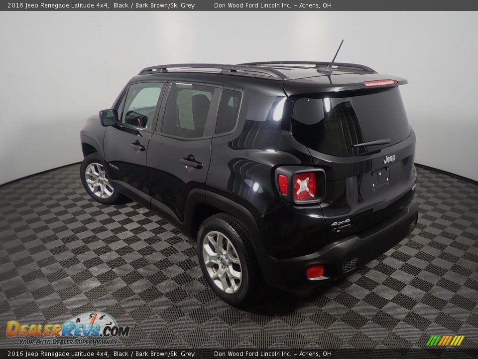 2016 Jeep Renegade Latitude 4x4 Black / Bark Brown/Ski Grey Photo #12