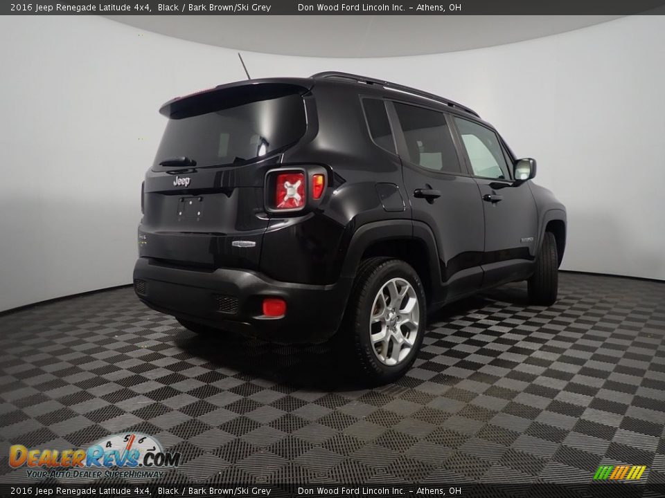 2016 Jeep Renegade Latitude 4x4 Black / Bark Brown/Ski Grey Photo #16