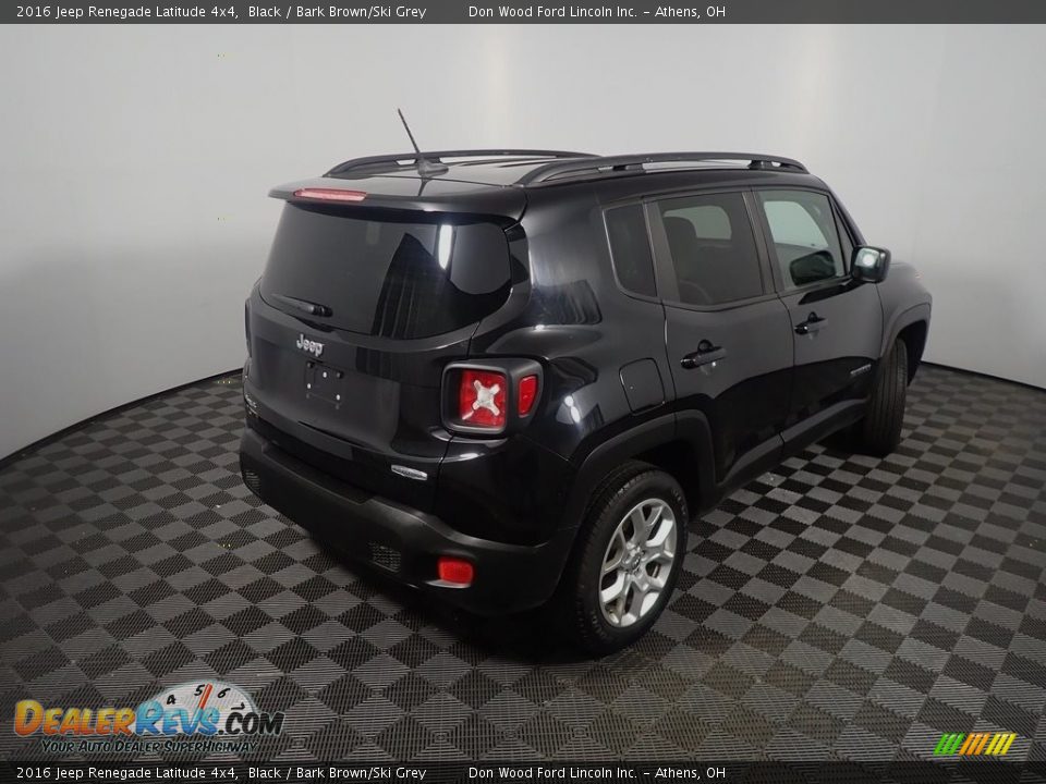 2016 Jeep Renegade Latitude 4x4 Black / Bark Brown/Ski Grey Photo #17