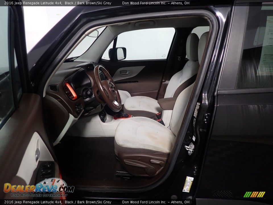 2016 Jeep Renegade Latitude 4x4 Black / Bark Brown/Ski Grey Photo #22