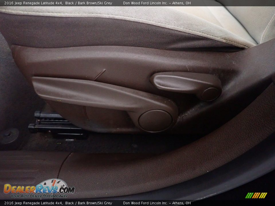 2016 Jeep Renegade Latitude 4x4 Black / Bark Brown/Ski Grey Photo #23