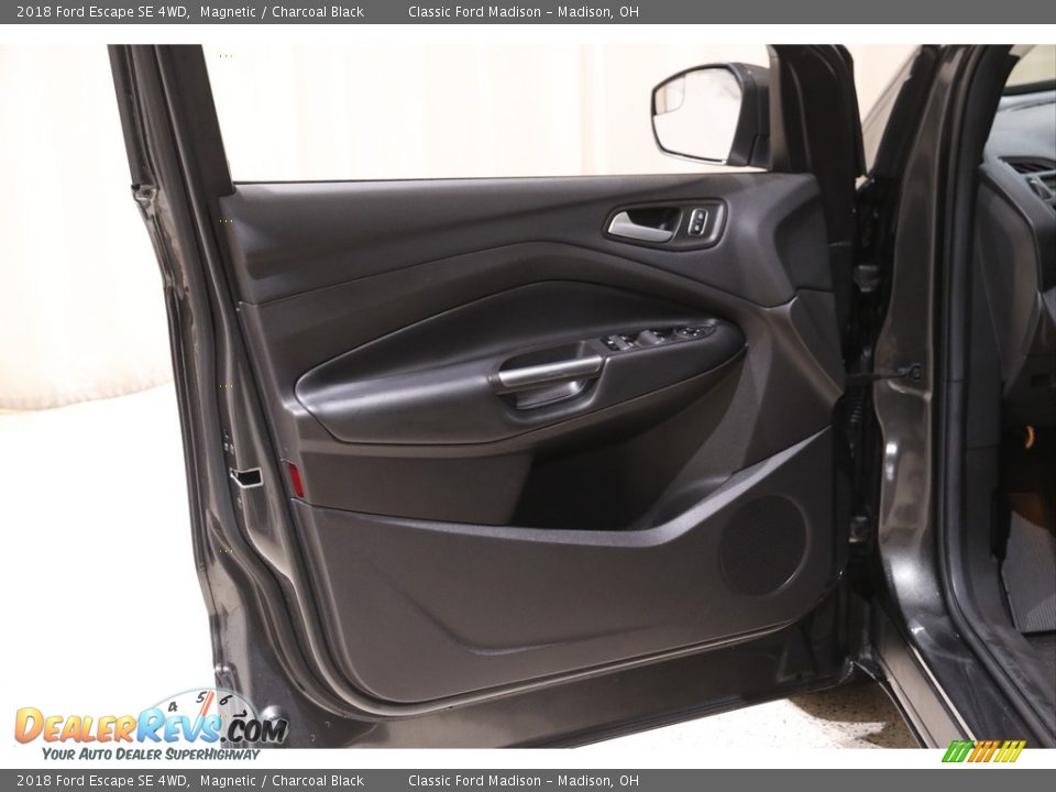 2018 Ford Escape SE 4WD Magnetic / Charcoal Black Photo #4