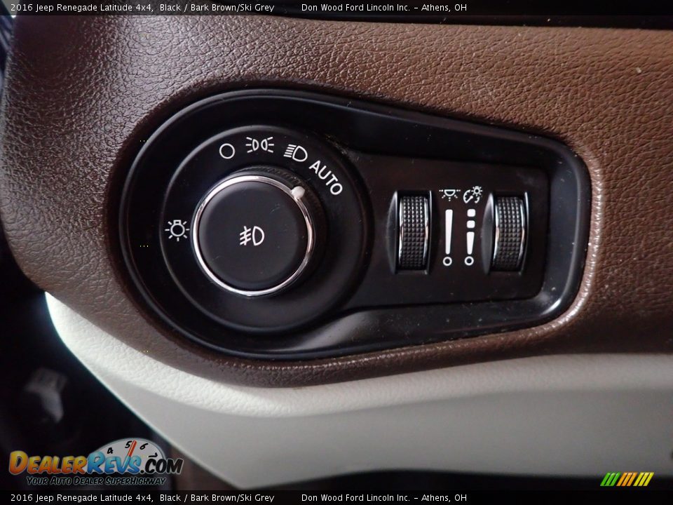 2016 Jeep Renegade Latitude 4x4 Black / Bark Brown/Ski Grey Photo #31
