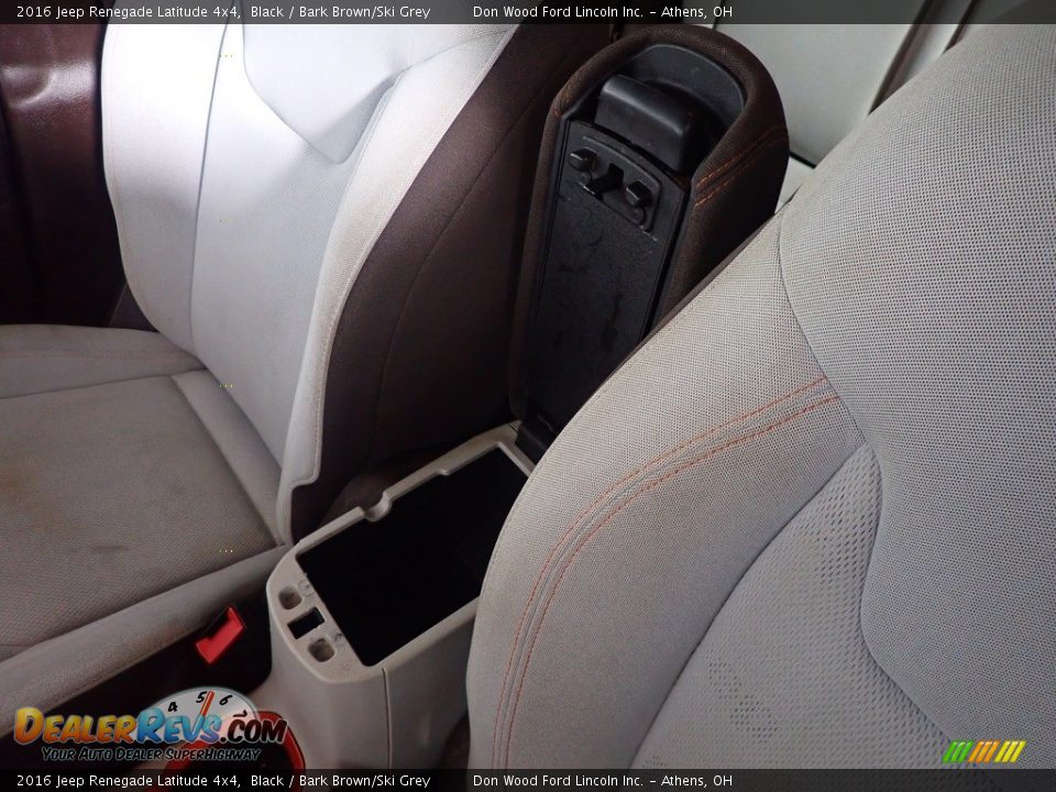 2016 Jeep Renegade Latitude 4x4 Black / Bark Brown/Ski Grey Photo #34