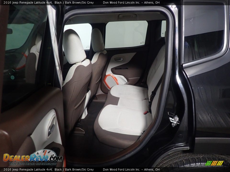 2016 Jeep Renegade Latitude 4x4 Black / Bark Brown/Ski Grey Photo #36