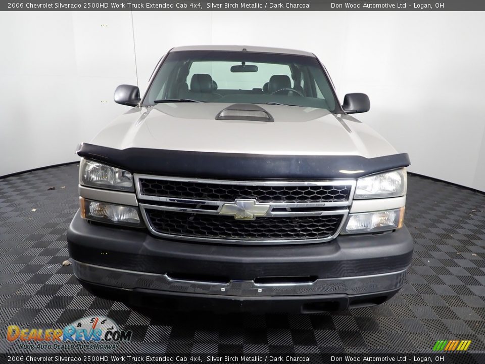 2006 Chevrolet Silverado 2500HD Work Truck Extended Cab 4x4 Silver Birch Metallic / Dark Charcoal Photo #4