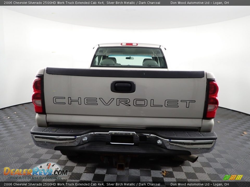 2006 Chevrolet Silverado 2500HD Work Truck Extended Cab 4x4 Silver Birch Metallic / Dark Charcoal Photo #10