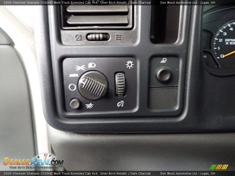 2006 Chevrolet Silverado 2500HD Work Truck Extended Cab 4x4 Silver Birch Metallic / Dark Charcoal Photo #15