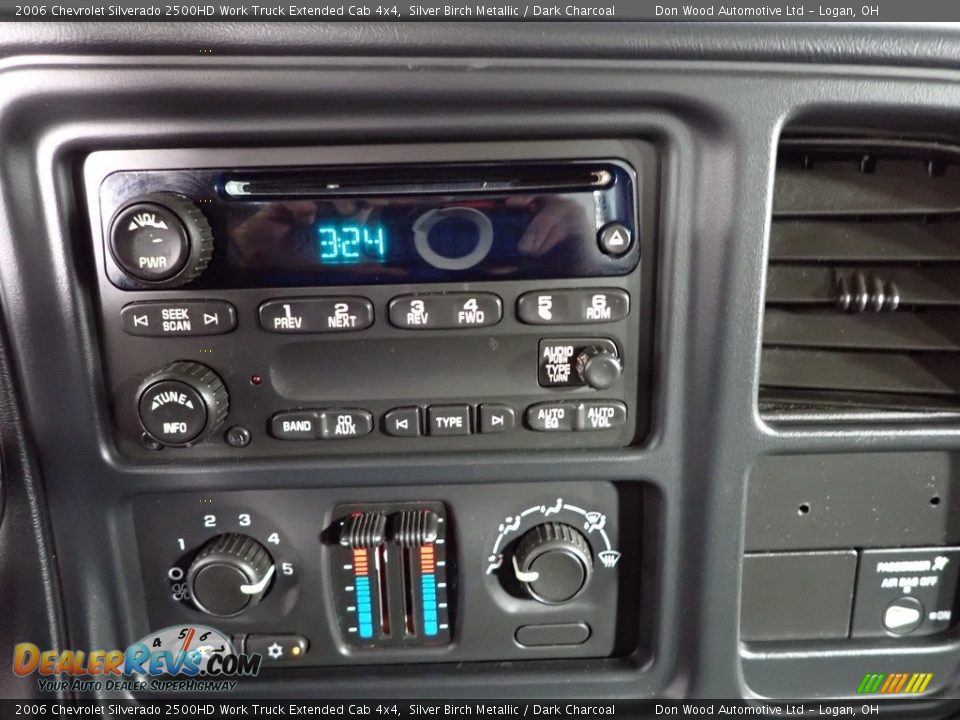 2006 Chevrolet Silverado 2500HD Work Truck Extended Cab 4x4 Silver Birch Metallic / Dark Charcoal Photo #17