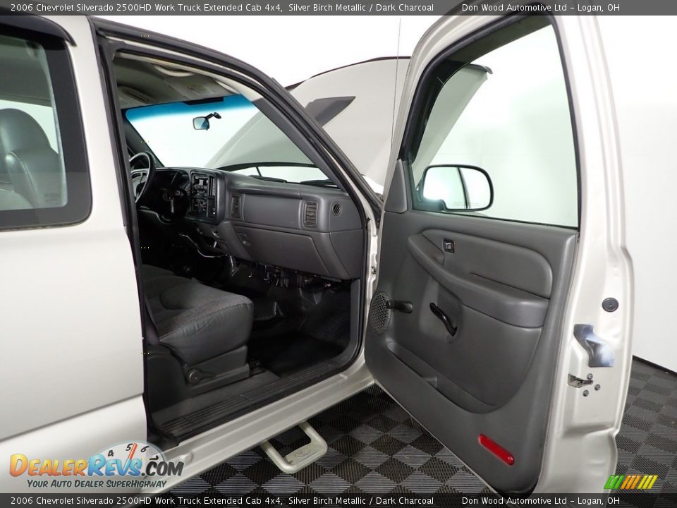 2006 Chevrolet Silverado 2500HD Work Truck Extended Cab 4x4 Silver Birch Metallic / Dark Charcoal Photo #23