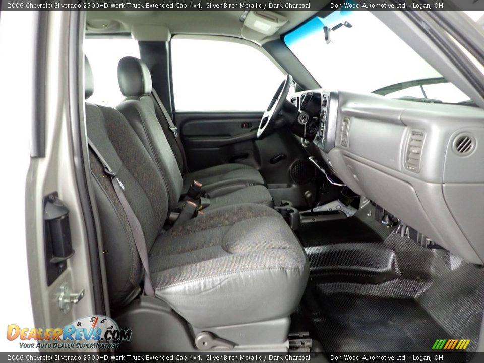 2006 Chevrolet Silverado 2500HD Work Truck Extended Cab 4x4 Silver Birch Metallic / Dark Charcoal Photo #24