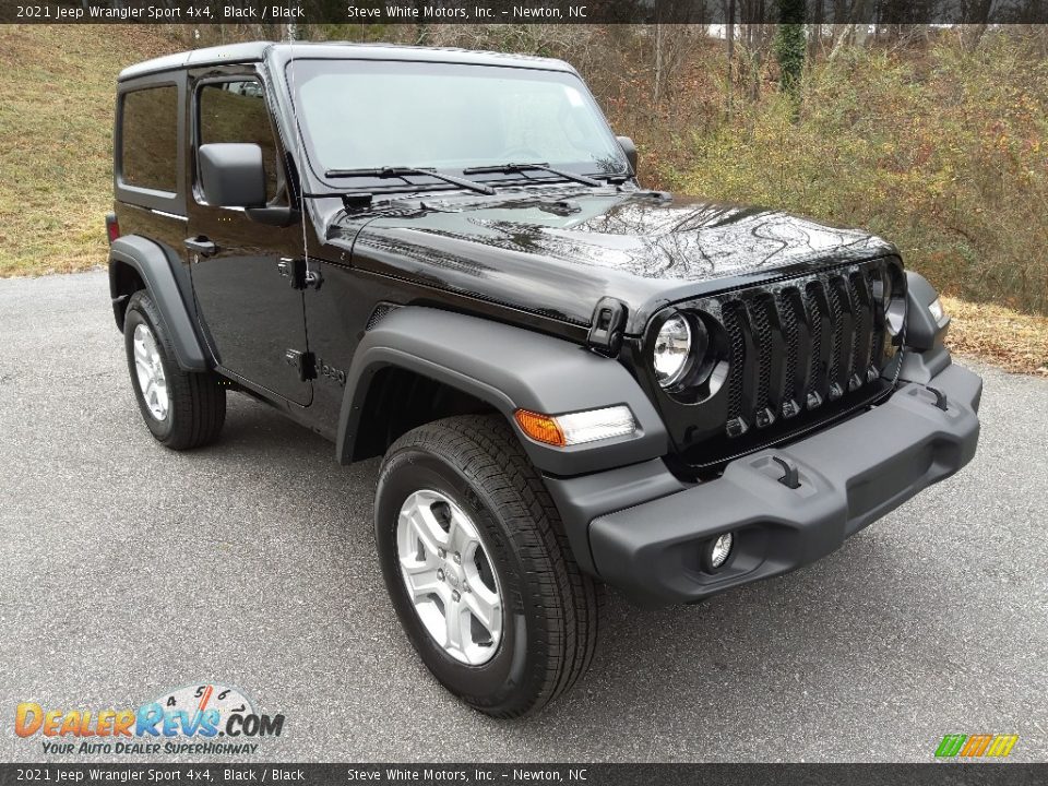 Front 3/4 View of 2021 Jeep Wrangler Sport 4x4 Photo #4