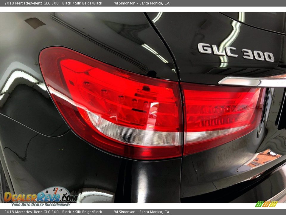 2018 Mercedes-Benz GLC 300 Black / Silk Beige/Black Photo #29