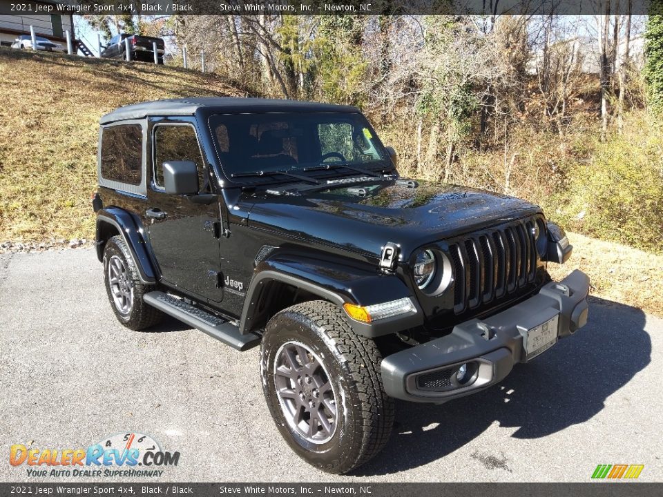 Front 3/4 View of 2021 Jeep Wrangler Sport 4x4 Photo #4