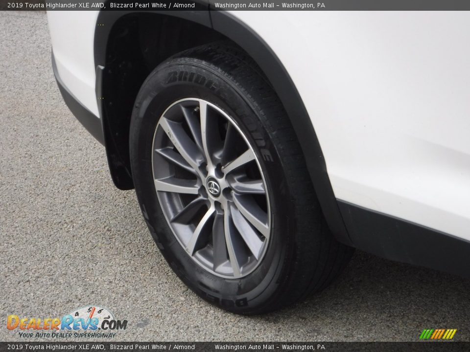 2019 Toyota Highlander XLE AWD Blizzard Pearl White / Almond Photo #10