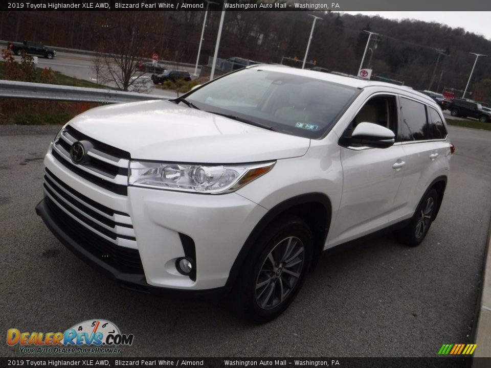 2019 Toyota Highlander XLE AWD Blizzard Pearl White / Almond Photo #12