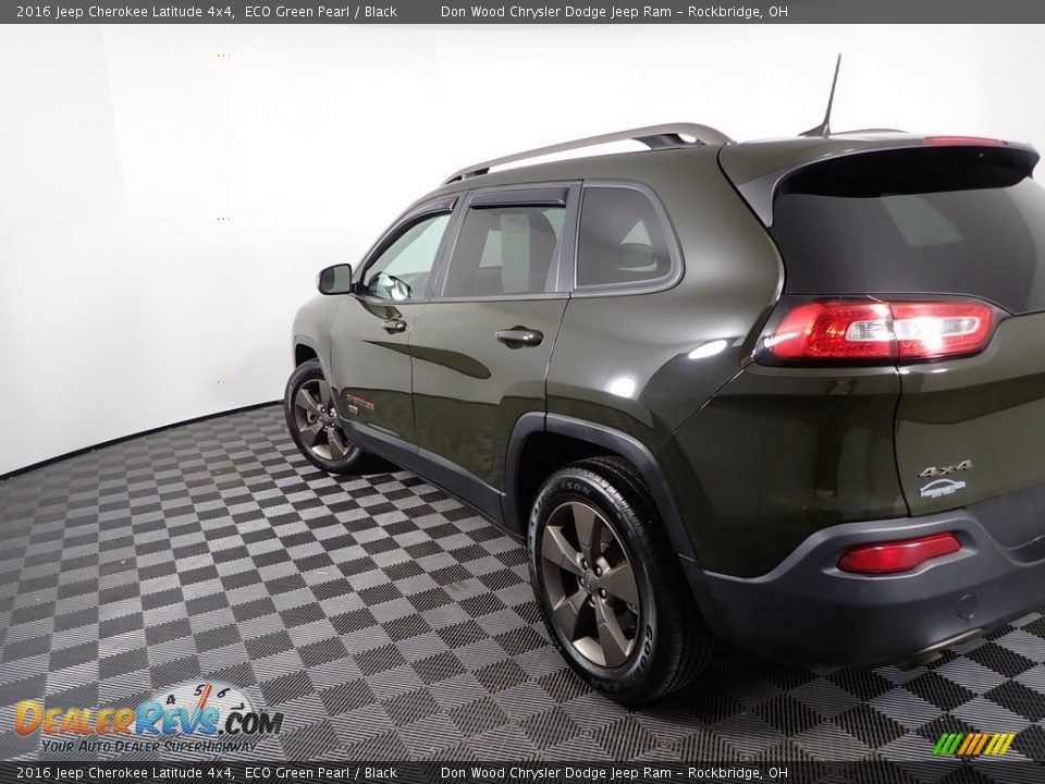 2016 Jeep Cherokee Latitude 4x4 ECO Green Pearl / Black Photo #10