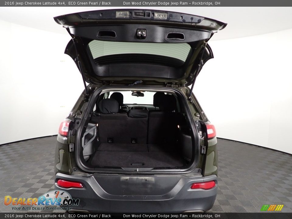 2016 Jeep Cherokee Latitude 4x4 ECO Green Pearl / Black Photo #12