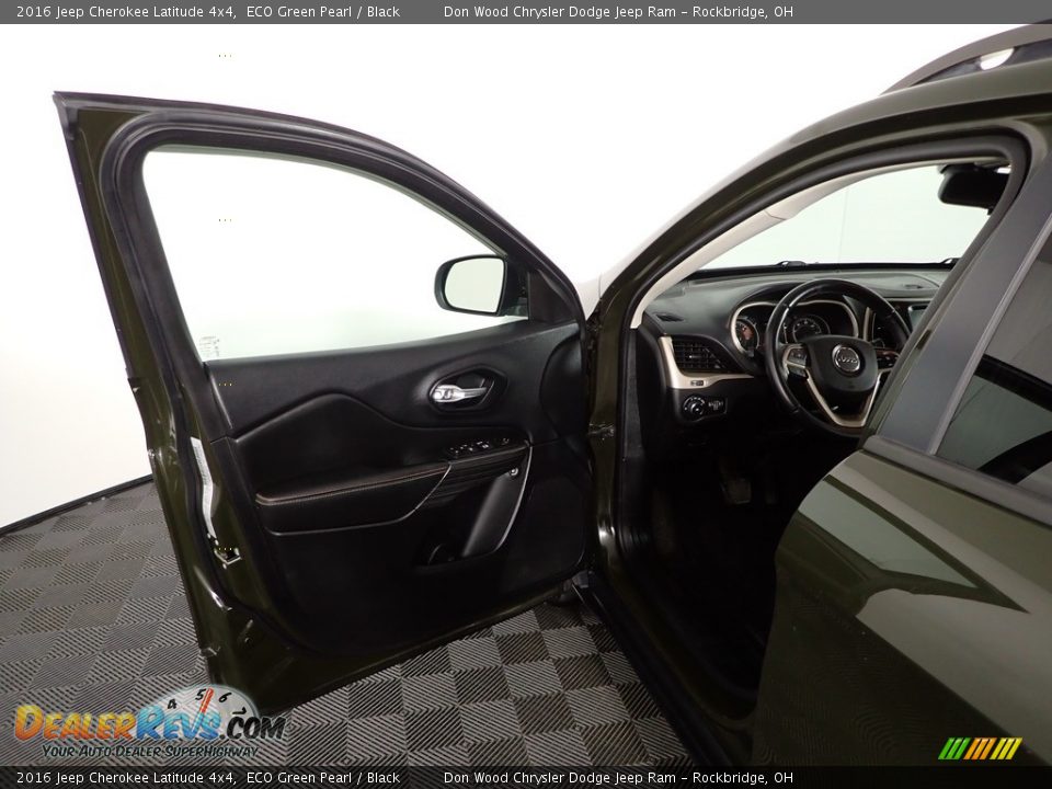 2016 Jeep Cherokee Latitude 4x4 ECO Green Pearl / Black Photo #14