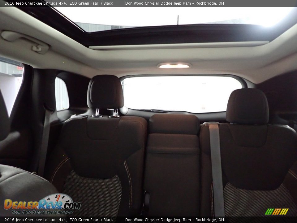 2016 Jeep Cherokee Latitude 4x4 ECO Green Pearl / Black Photo #26