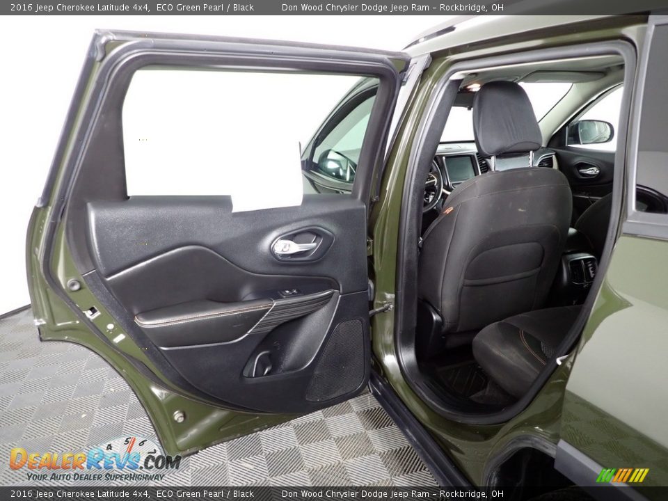 2016 Jeep Cherokee Latitude 4x4 ECO Green Pearl / Black Photo #27