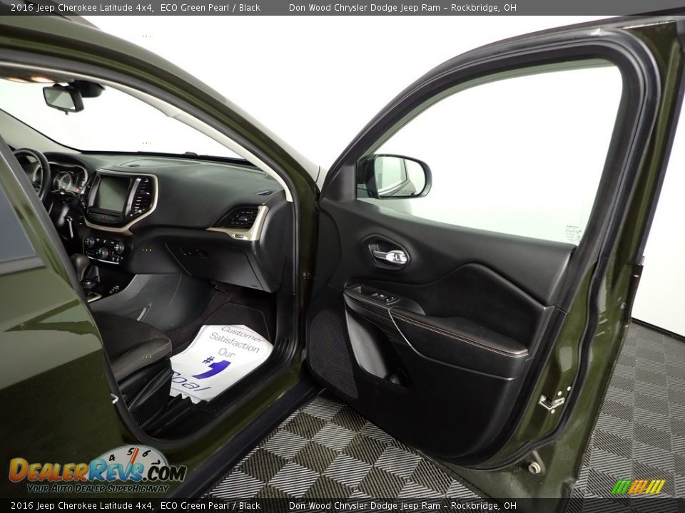 2016 Jeep Cherokee Latitude 4x4 ECO Green Pearl / Black Photo #30