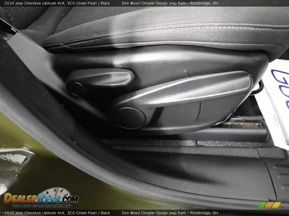 2016 Jeep Cherokee Latitude 4x4 ECO Green Pearl / Black Photo #32