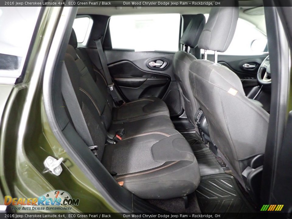 2016 Jeep Cherokee Latitude 4x4 ECO Green Pearl / Black Photo #36