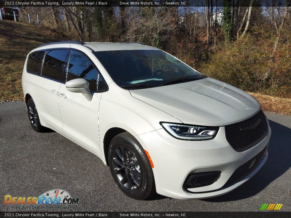 2021 Chrysler Pacifica Touring Luxury White Pearl / Black Photo #4