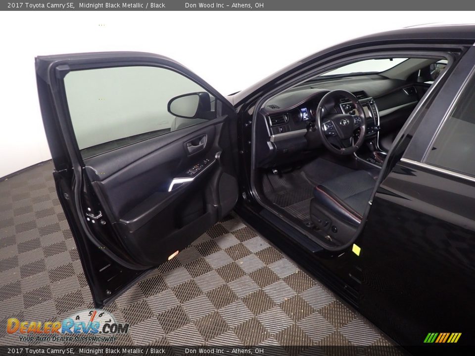 2017 Toyota Camry SE Midnight Black Metallic / Black Photo #21