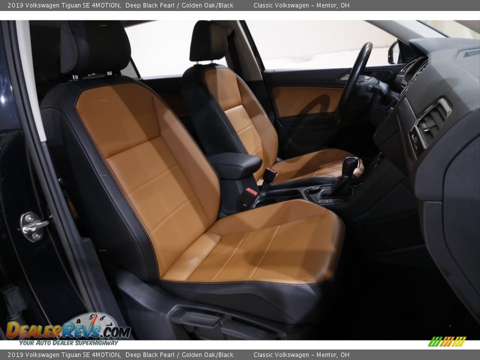 Front Seat of 2019 Volkswagen Tiguan SE 4MOTION Photo #13