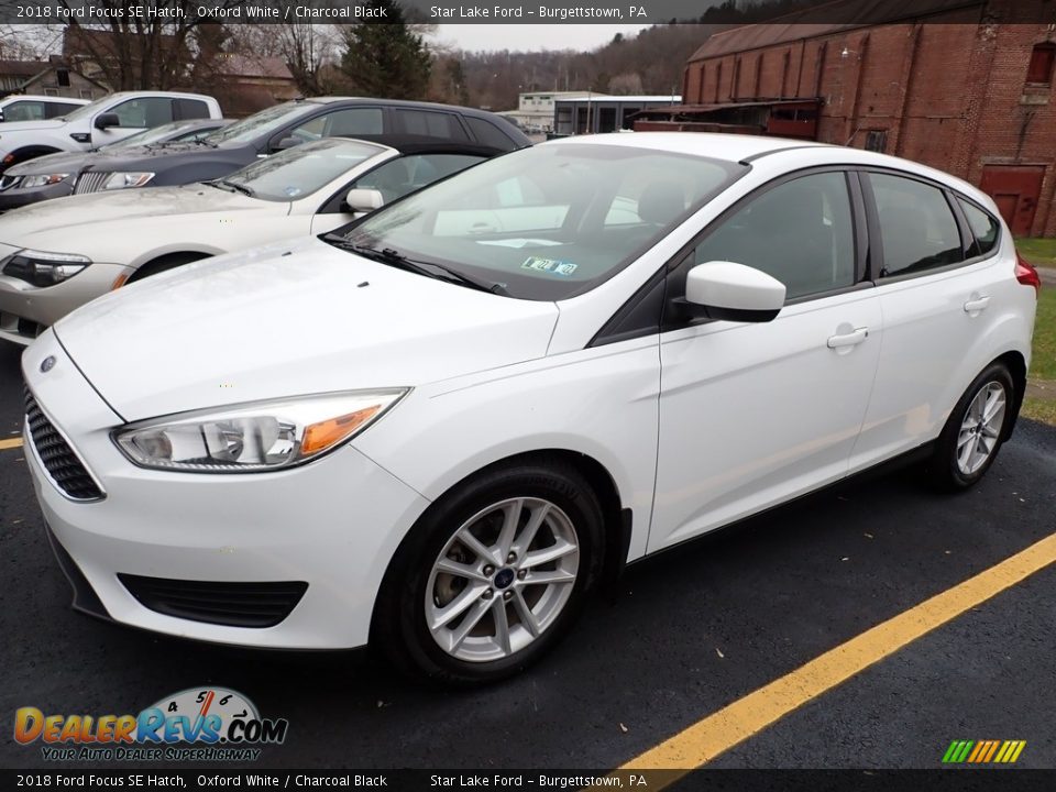 2018 Ford Focus SE Hatch Oxford White / Charcoal Black Photo #1