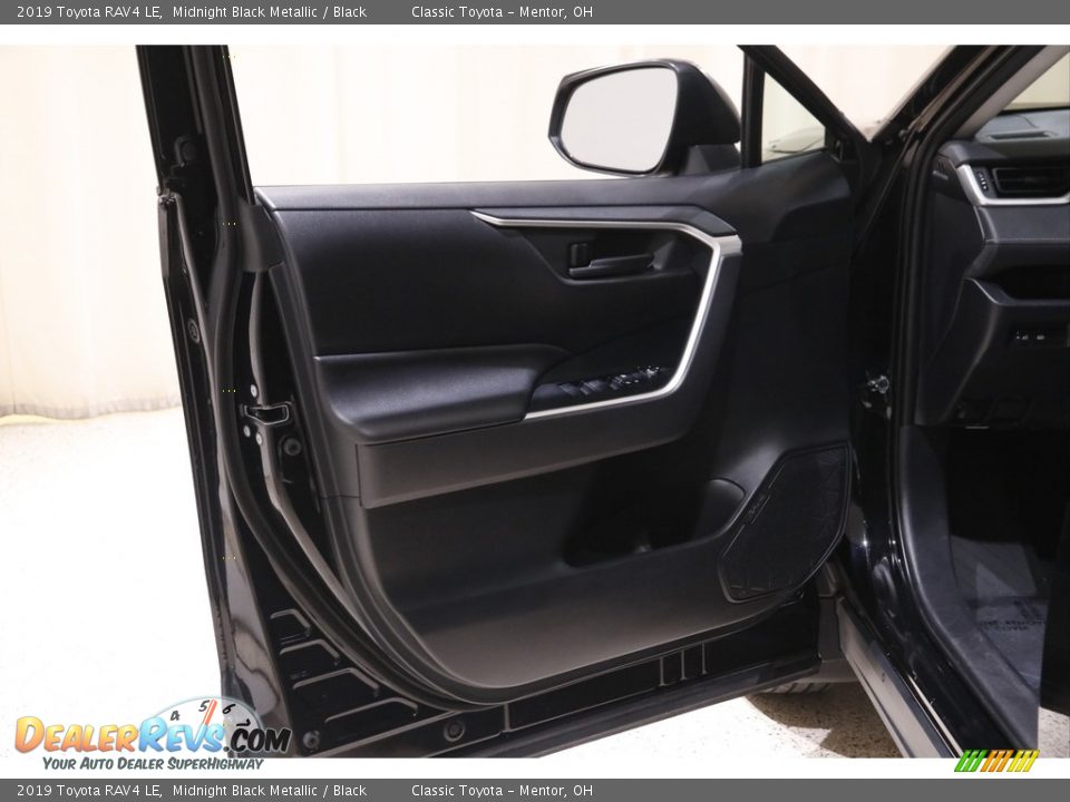 2019 Toyota RAV4 LE Midnight Black Metallic / Black Photo #4