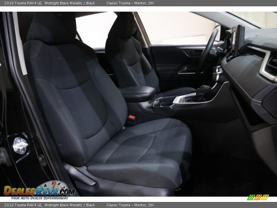2019 Toyota RAV4 LE Midnight Black Metallic / Black Photo #14