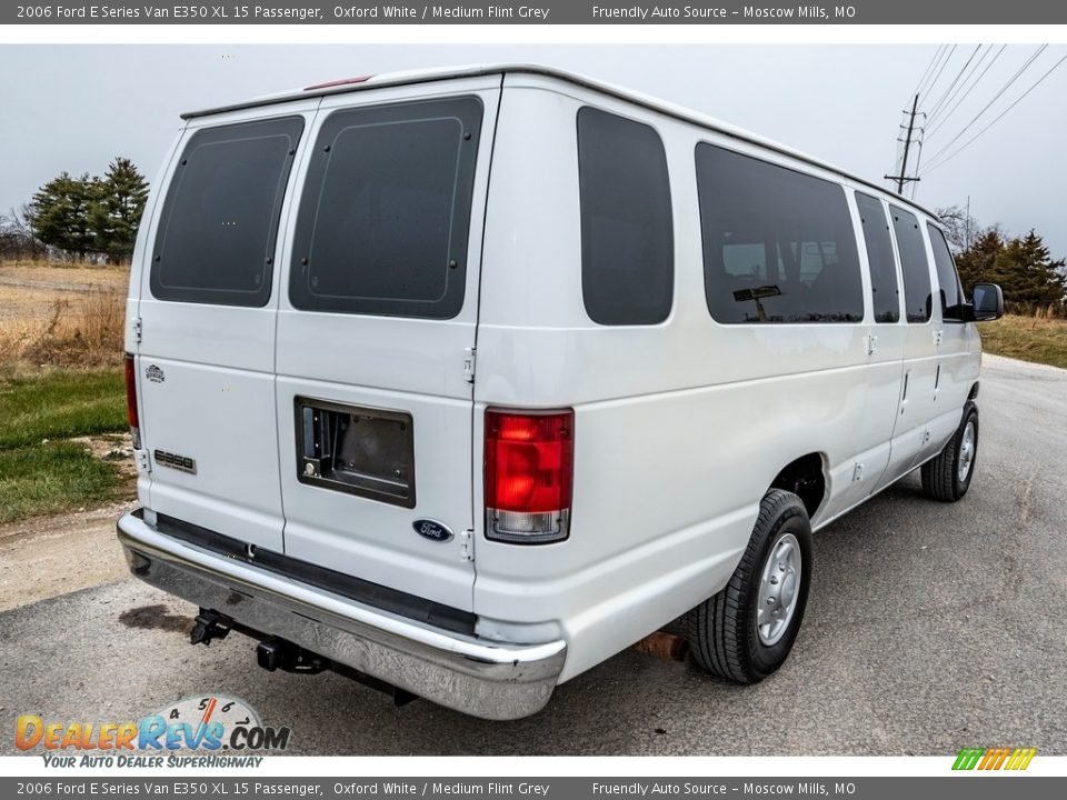 2006 Ford E Series Van E350 XL 15 Passenger Oxford White / Medium Flint Grey Photo #4