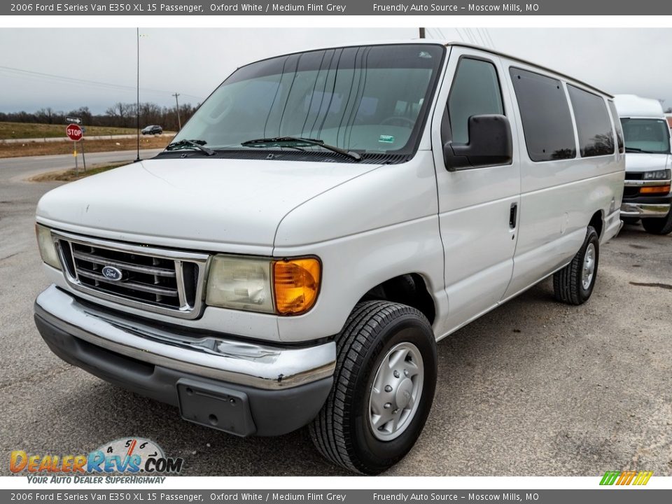 2006 Ford E Series Van E350 XL 15 Passenger Oxford White / Medium Flint Grey Photo #8