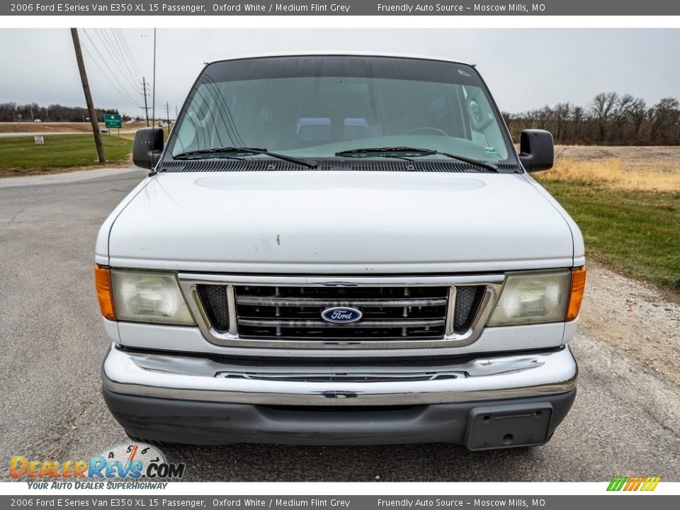 2006 Ford E Series Van E350 XL 15 Passenger Oxford White / Medium Flint Grey Photo #9