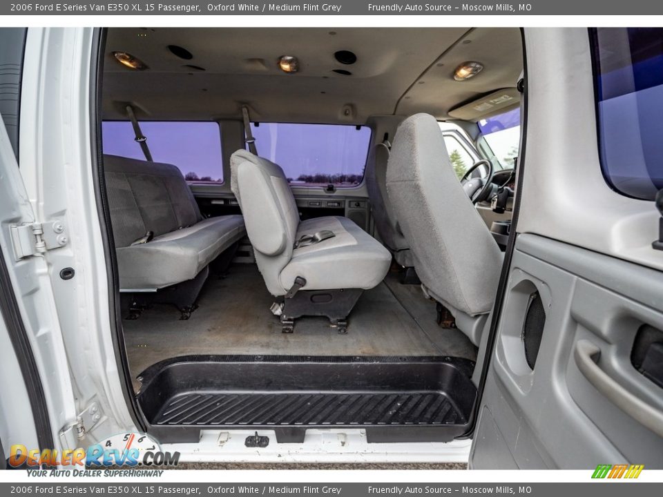 2006 Ford E Series Van E350 XL 15 Passenger Oxford White / Medium Flint Grey Photo #22