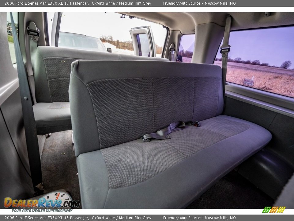 2006 Ford E Series Van E350 XL 15 Passenger Oxford White / Medium Flint Grey Photo #24