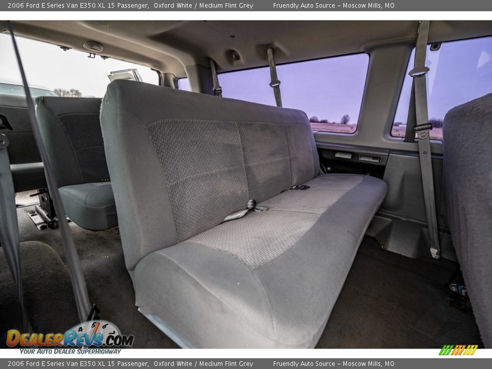 2006 Ford E Series Van E350 XL 15 Passenger Oxford White / Medium Flint Grey Photo #25