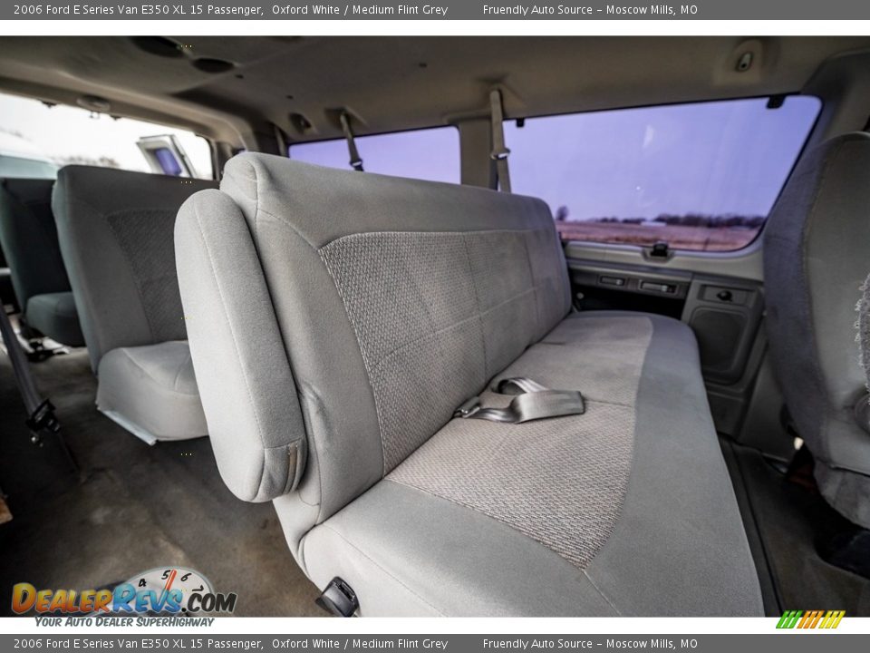 2006 Ford E Series Van E350 XL 15 Passenger Oxford White / Medium Flint Grey Photo #26