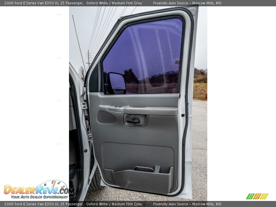 2006 Ford E Series Van E350 XL 15 Passenger Oxford White / Medium Flint Grey Photo #28