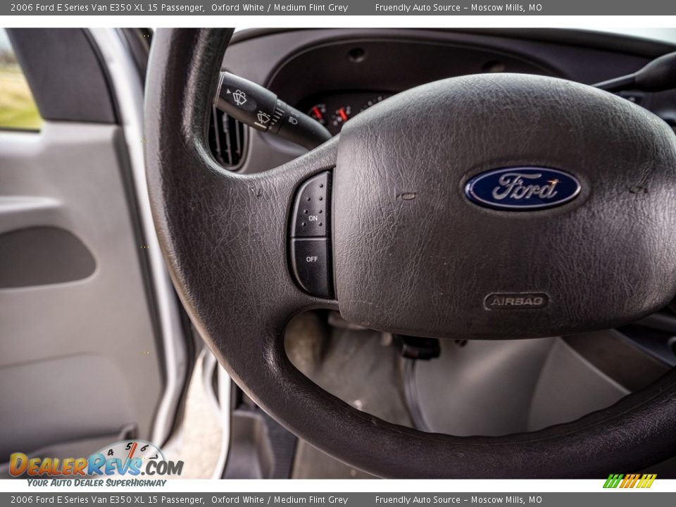 2006 Ford E Series Van E350 XL 15 Passenger Oxford White / Medium Flint Grey Photo #35