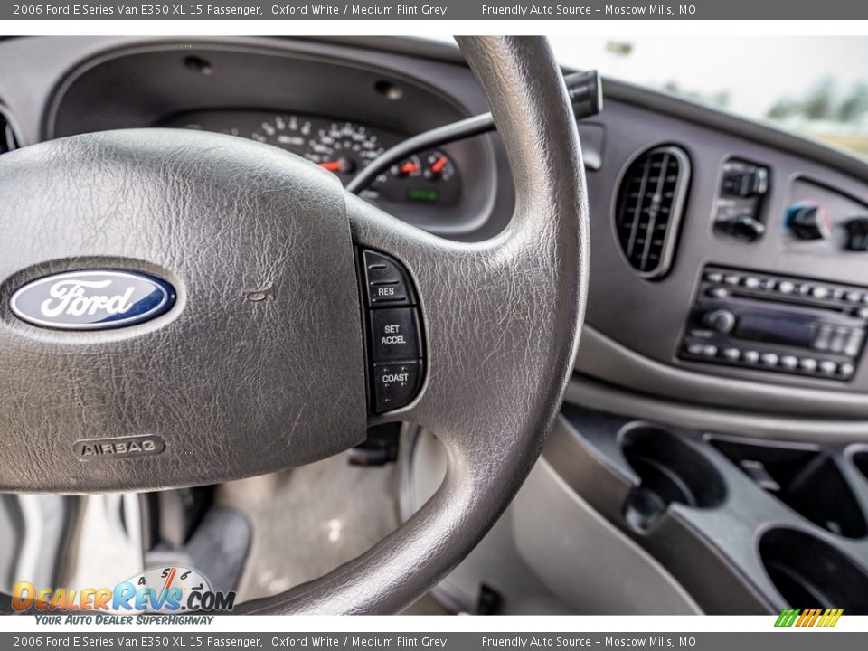 2006 Ford E Series Van E350 XL 15 Passenger Oxford White / Medium Flint Grey Photo #36