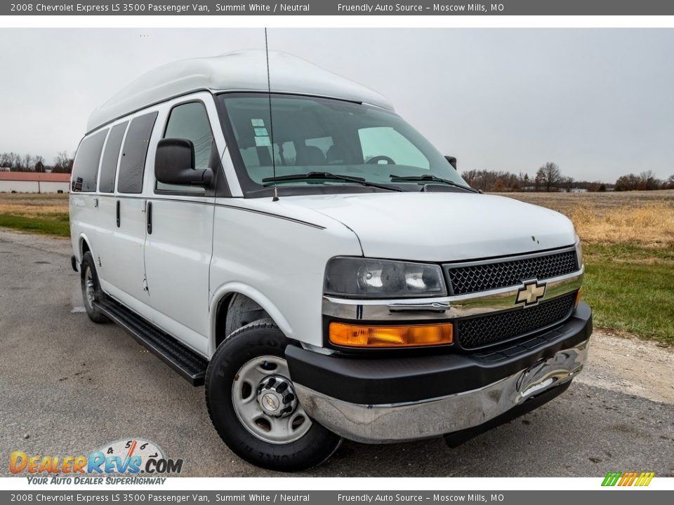 Front 3/4 View of 2008 Chevrolet Express LS 3500 Passenger Van Photo #1