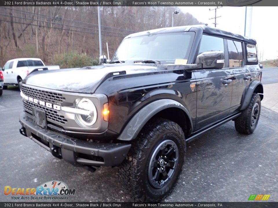 Front 3/4 View of 2021 Ford Bronco Badlands 4x4 4-Door Photo #7