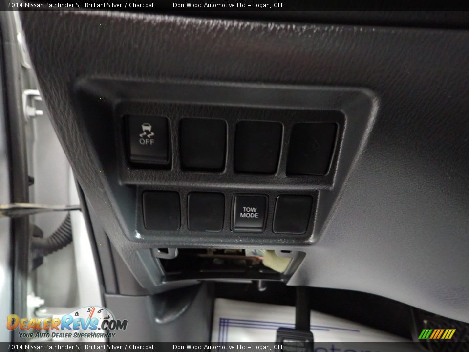 2014 Nissan Pathfinder S Brilliant Silver / Charcoal Photo #28