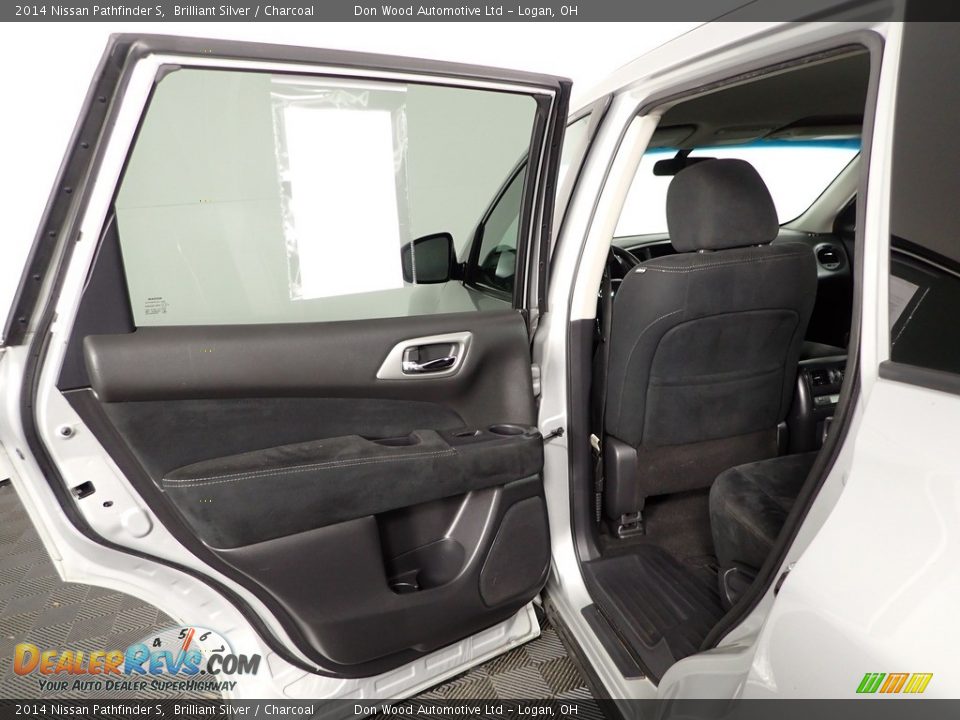 2014 Nissan Pathfinder S Brilliant Silver / Charcoal Photo #29
