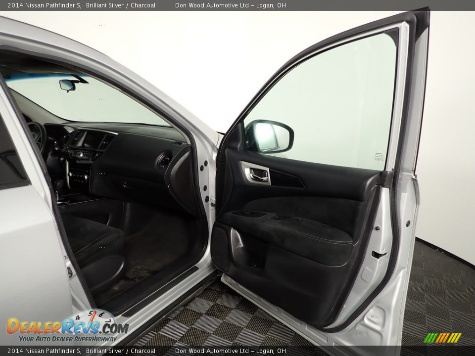 2014 Nissan Pathfinder S Brilliant Silver / Charcoal Photo #34